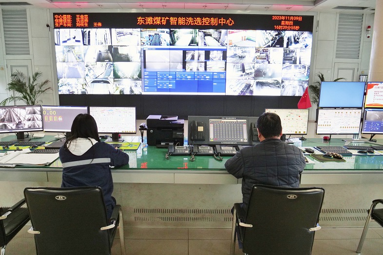 东滩煤矿智能洗选调度中心.JPG